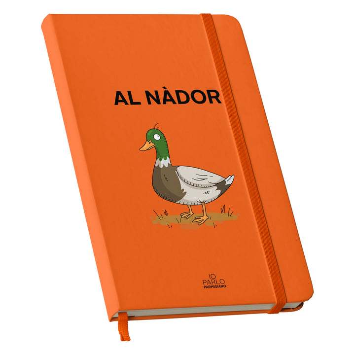 Taccuino AL NÀDOR dell'album LÌNNEA BÉSTJI di Io parlo parmigiano: copertina soft touch in 8 colori, con chiusura e segnalibro coordinati