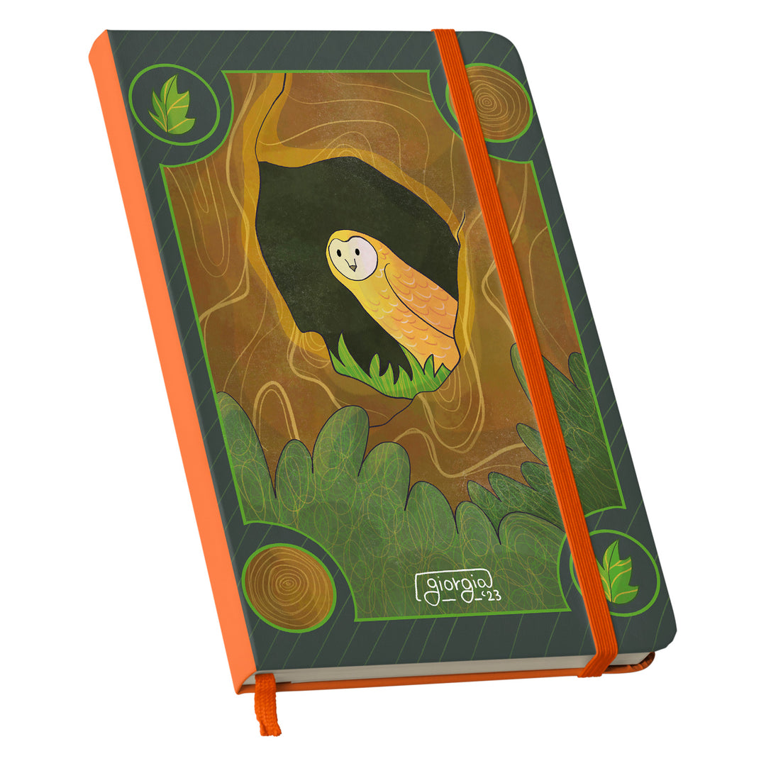 Taccuino Foresta dell'album Viaggio insieme a te di Giorgia_illustrator: copertina soft touch in 8 colori, con chiusura e segnalibro coordinati