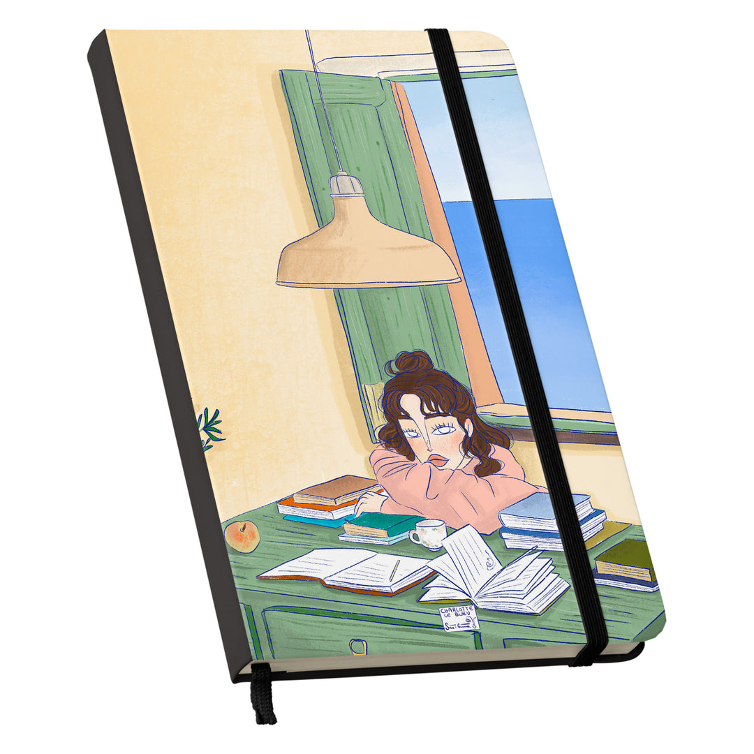 Taccuino Sfondo dell'album Thinker su carta di Charlotte Le Bleu: copertina soft touch in 8 colori, con chiusura e segnalibro coordinati