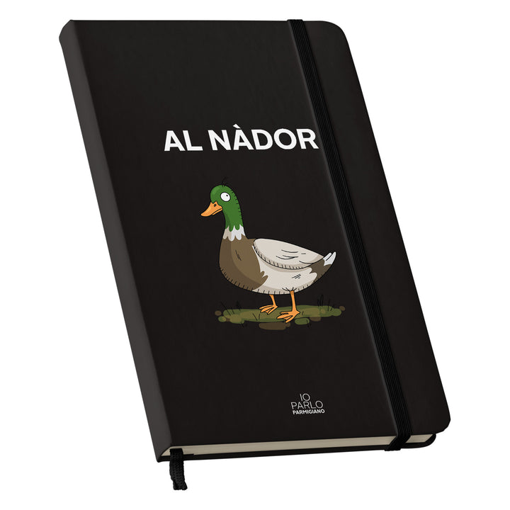 Taccuino AL NÀDOR dell'album LÌNNEA BÉSTJI di Io parlo parmigiano: copertina soft touch in 8 colori, con chiusura e segnalibro coordinati