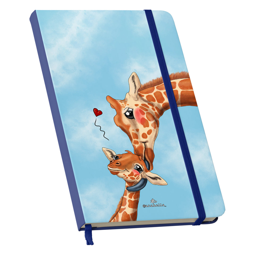 Taccuino Mamma giraffa dell'album Amore in taccuini di Arabella: copertina soft touch in 8 colori, con chiusura e segnalibro coordinati