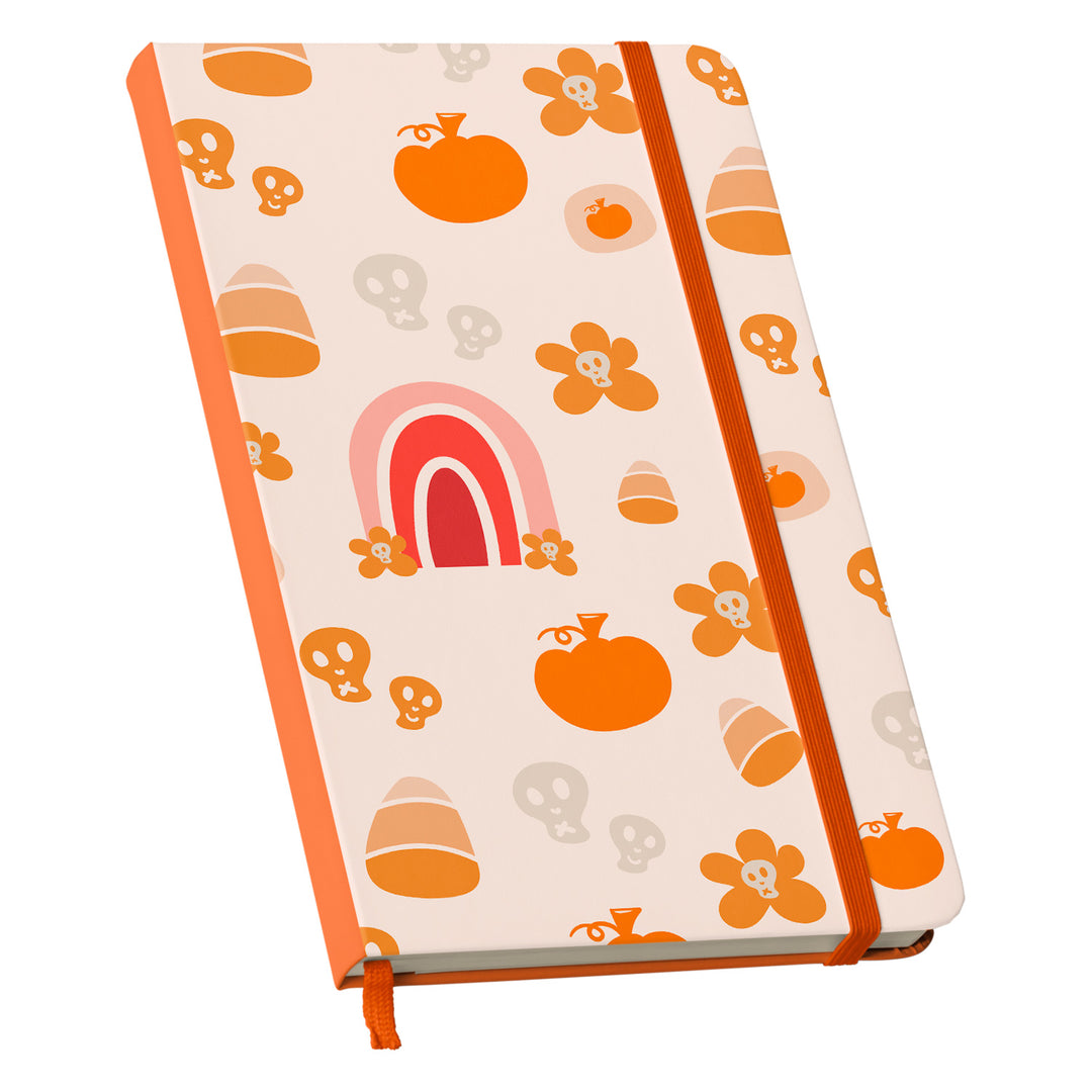 Taccuino Halloween dell'album Witchy Wonder di WonderValy: copertina soft touch in 8 colori, con chiusura e segnalibro coordinati