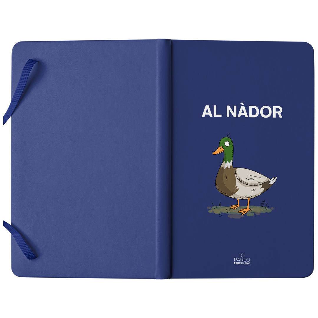 Taccuino AL NÀDOR dell'album LÌNNEA BÉSTJI di Io parlo parmigiano: copertina soft touch in 8 colori, con chiusura e segnalibro coordinati