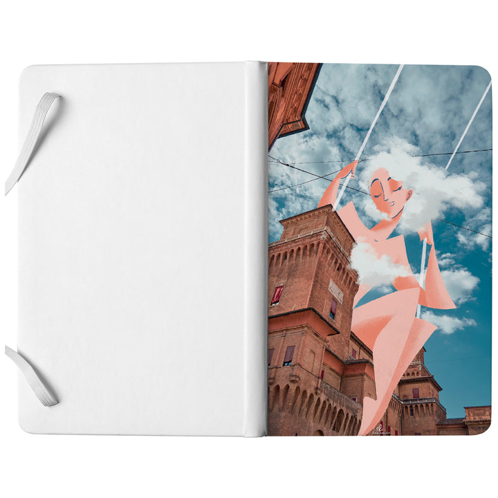 Taccuino Ferrara dell'album Taccuini per viaggiare (anche con la mente) di Elisa Lanconelli: copertina soft touch in 8 colori, con chiusura e segnalibro coordinati