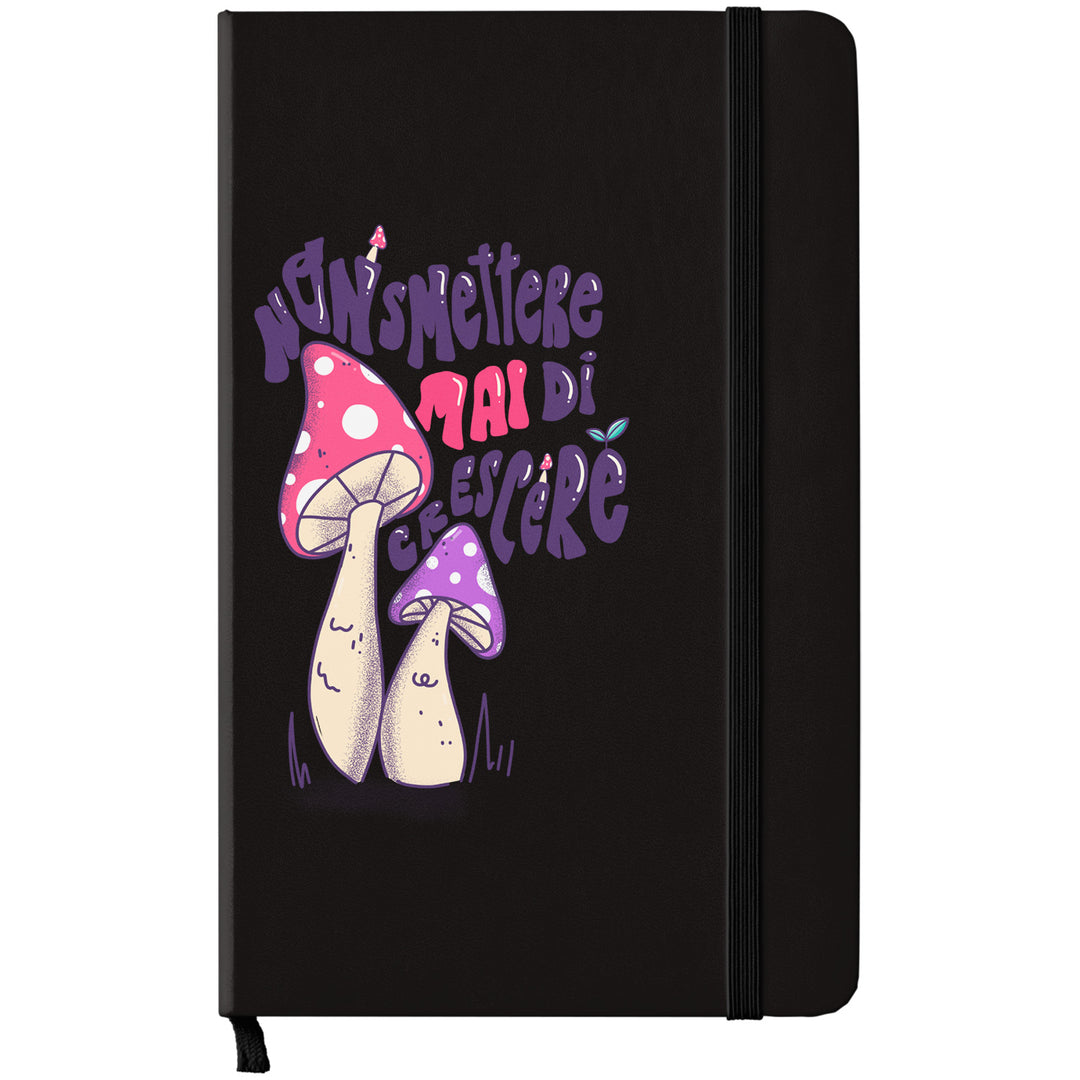 Taccuino Funghi dell'album Witchy Wonder di WonderValy: copertina soft touch in 8 colori, con chiusura e segnalibro coordinati