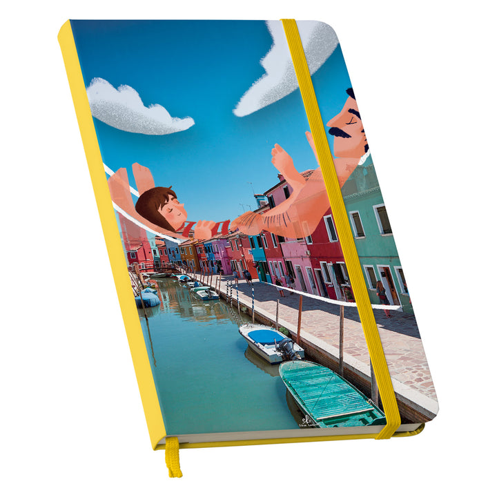 Taccuino Burano dell'album Taccuini per viaggiare (anche con la mente) di Elisa Lanconelli: copertina soft touch in 8 colori, con chiusura e segnalibro coordinati